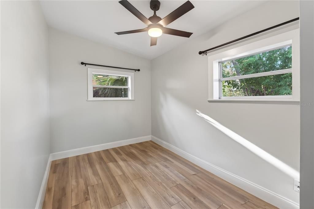 待售: $349,900 (4 贝兹, 2 浴室, 1468 平方英尺)