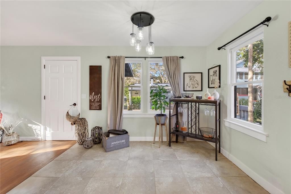 待售: $349,900 (4 贝兹, 2 浴室, 1468 平方英尺)