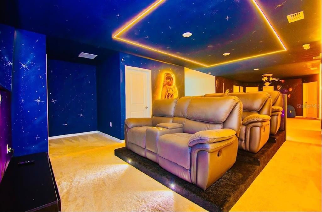 待售: $987,000 (10 贝兹, 8 浴室, 4399 平方英尺)