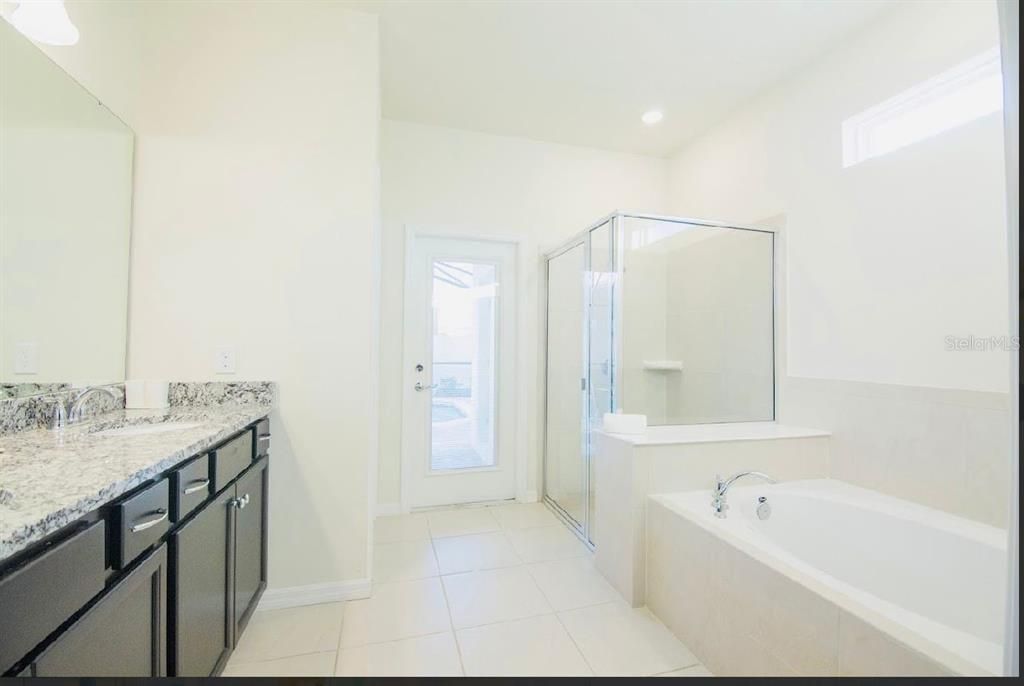 待售: $987,000 (10 贝兹, 8 浴室, 4399 平方英尺)