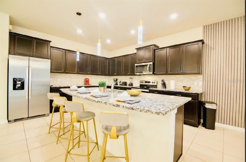 待售: $987,000 (10 贝兹, 8 浴室, 4399 平方英尺)