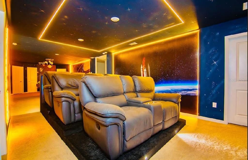 待售: $987,000 (10 贝兹, 8 浴室, 4399 平方英尺)