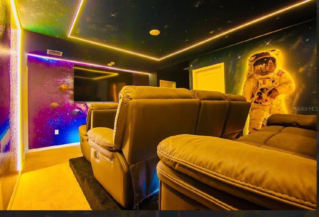 待售: $987,000 (10 贝兹, 8 浴室, 4399 平方英尺)