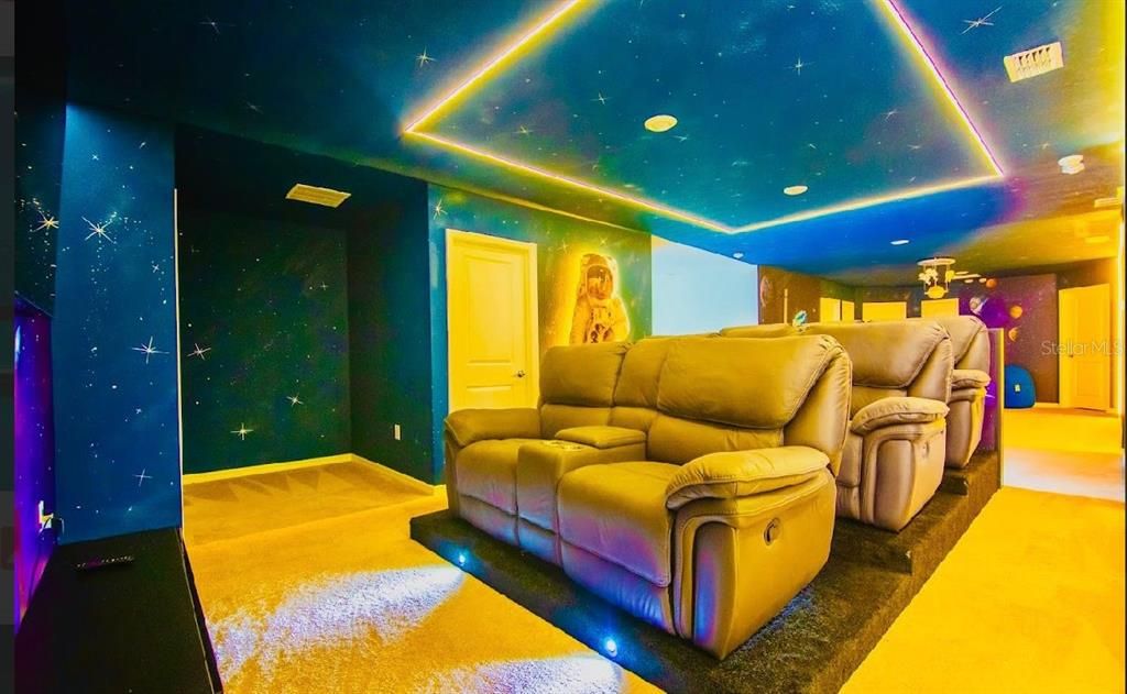 待售: $987,000 (10 贝兹, 8 浴室, 4399 平方英尺)