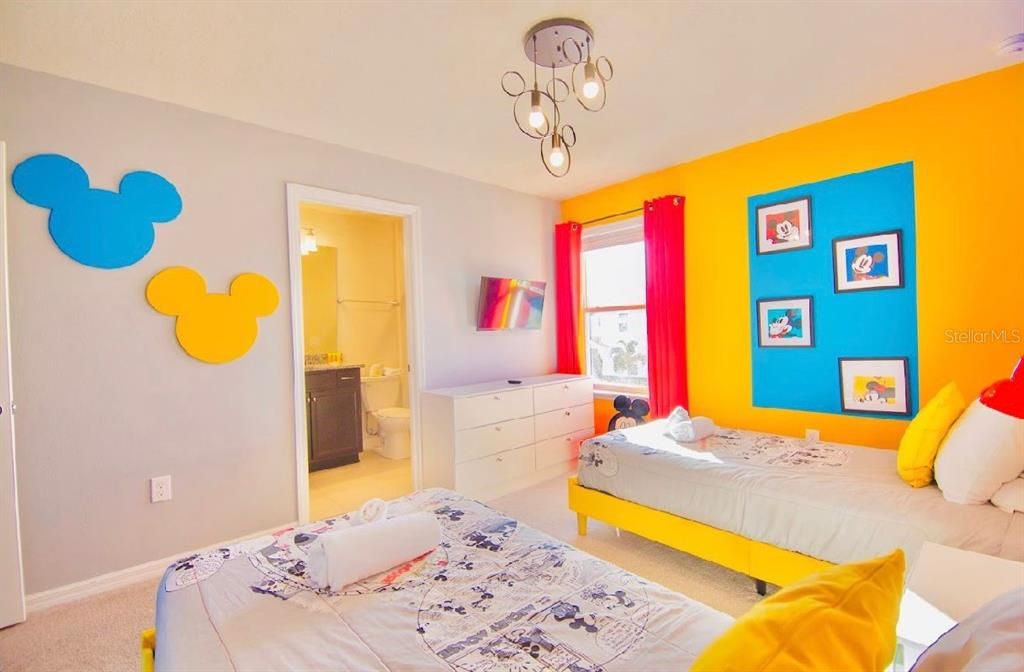 待售: $987,000 (10 贝兹, 8 浴室, 4399 平方英尺)