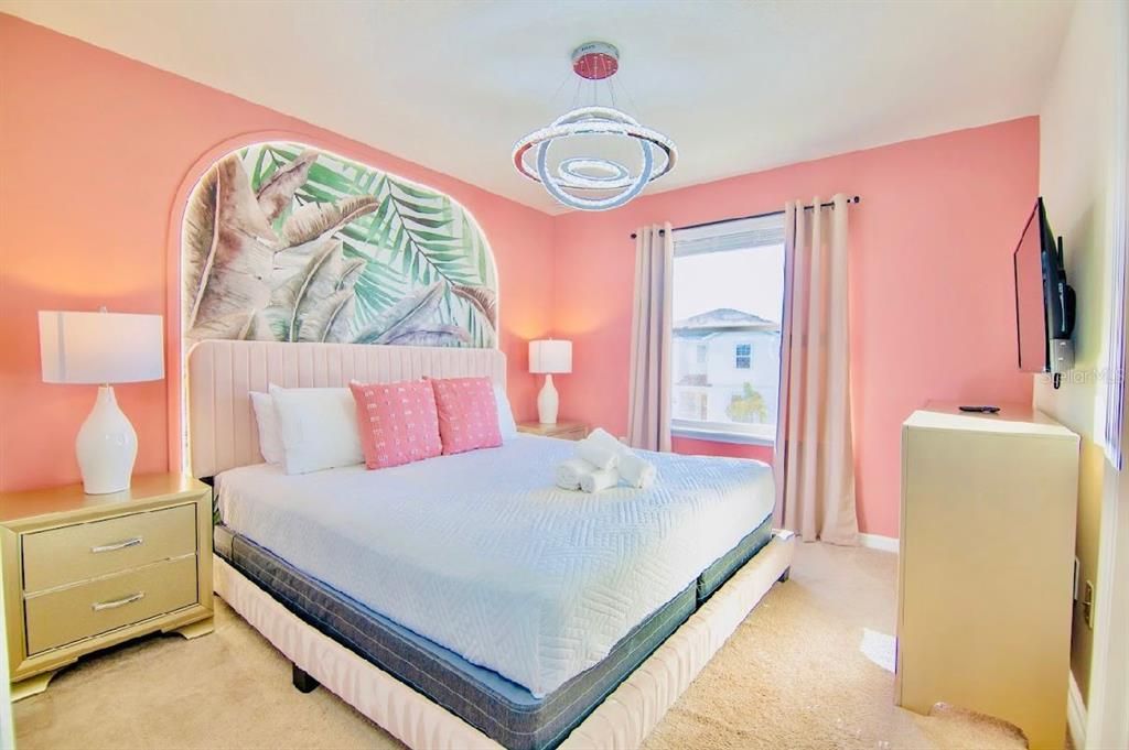 待售: $987,000 (10 贝兹, 8 浴室, 4399 平方英尺)