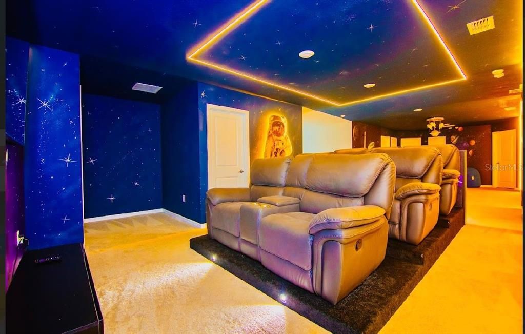 待售: $987,000 (10 贝兹, 8 浴室, 4399 平方英尺)