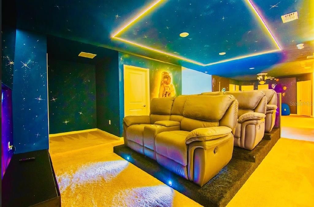 待售: $987,000 (10 贝兹, 8 浴室, 4399 平方英尺)