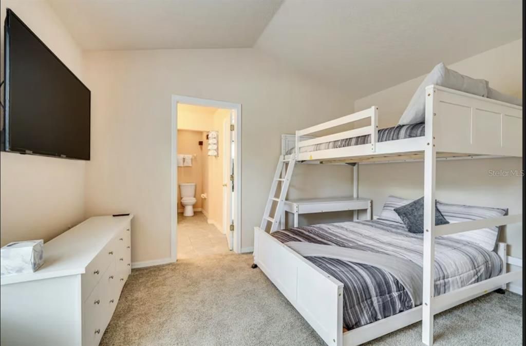 En Renta: $4,000 (5 camas, 4 baños, 2394 Pies cuadrados)