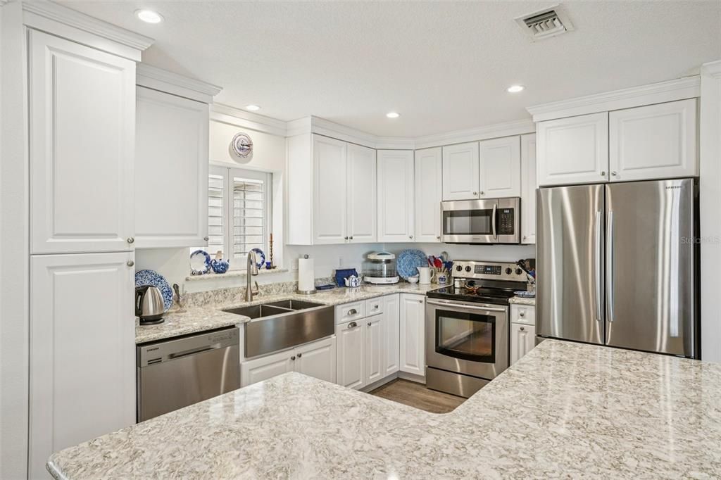 На продажу: $265,000 (2 спален, 2 ванн, 1296 Квадратных фут)