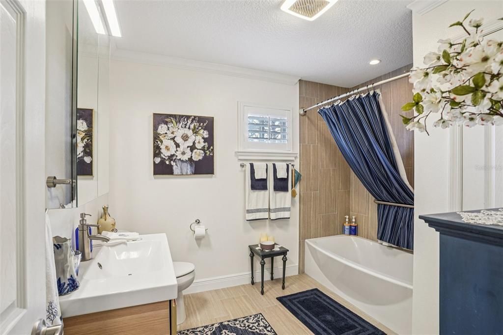 На продажу: $265,000 (2 спален, 2 ванн, 1296 Квадратных фут)