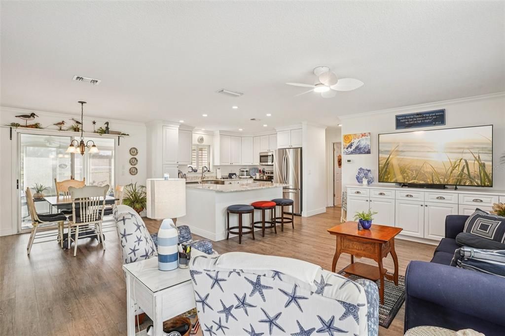 На продажу: $265,000 (2 спален, 2 ванн, 1296 Квадратных фут)