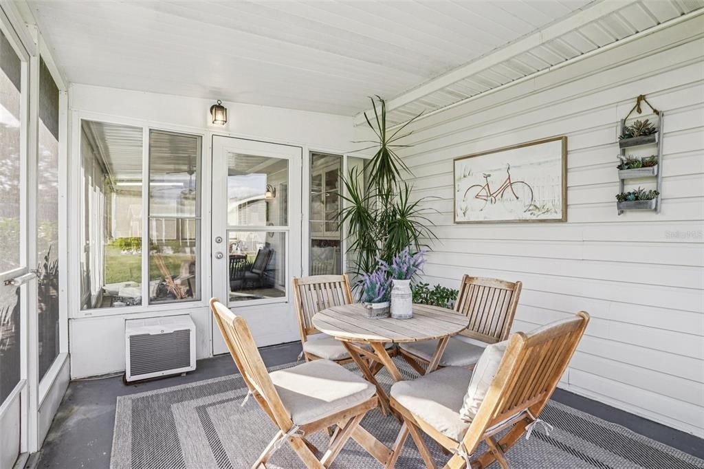 На продажу: $265,000 (2 спален, 2 ванн, 1296 Квадратных фут)