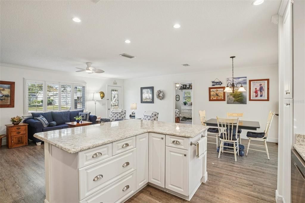 На продажу: $265,000 (2 спален, 2 ванн, 1296 Квадратных фут)