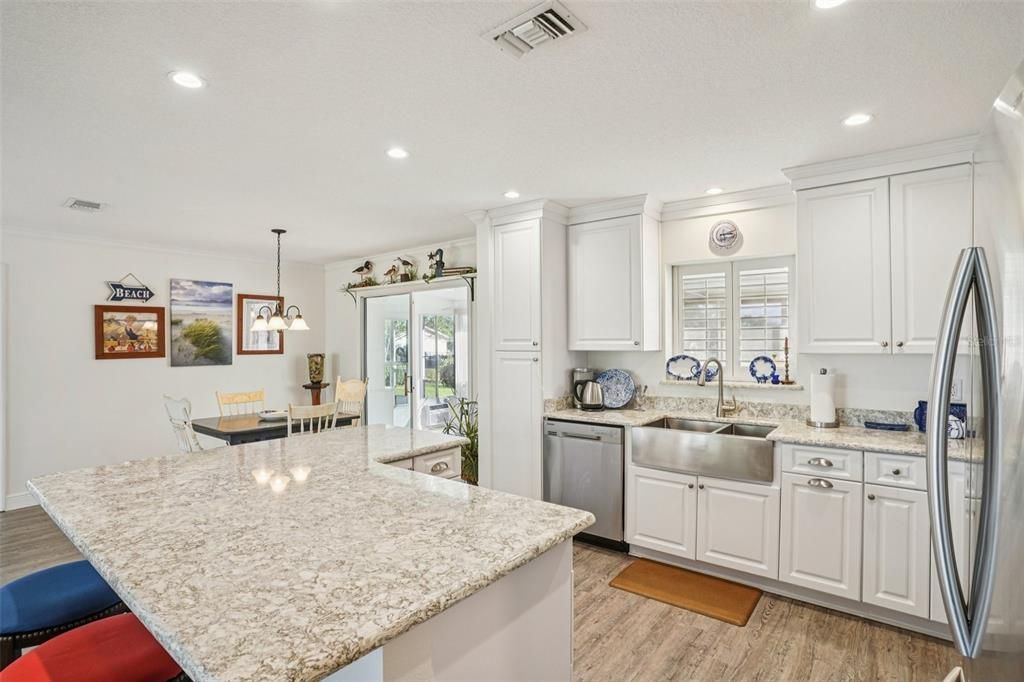 На продажу: $265,000 (2 спален, 2 ванн, 1296 Квадратных фут)