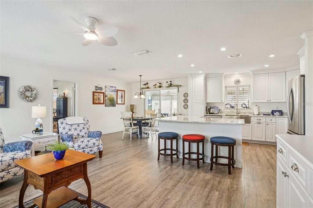 На продажу: $265,000 (2 спален, 2 ванн, 1296 Квадратных фут)