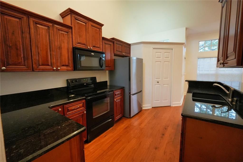 出租: $2,200 (2 贝兹, 2 浴室, 1234 平方英尺)