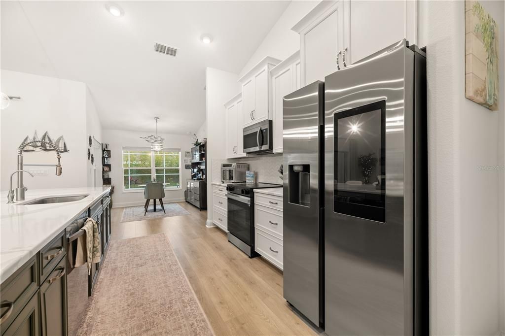 En Venta: $545,000 (4 camas, 3 baños, 2456 Pies cuadrados)