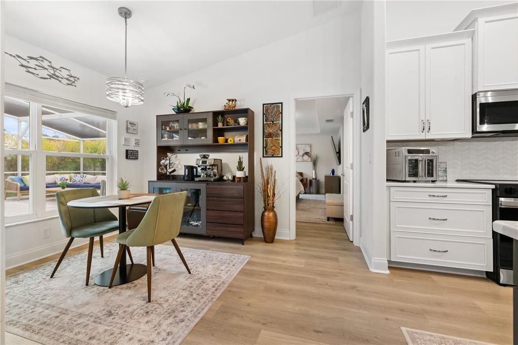 En Venta: $545,000 (4 camas, 3 baños, 2456 Pies cuadrados)