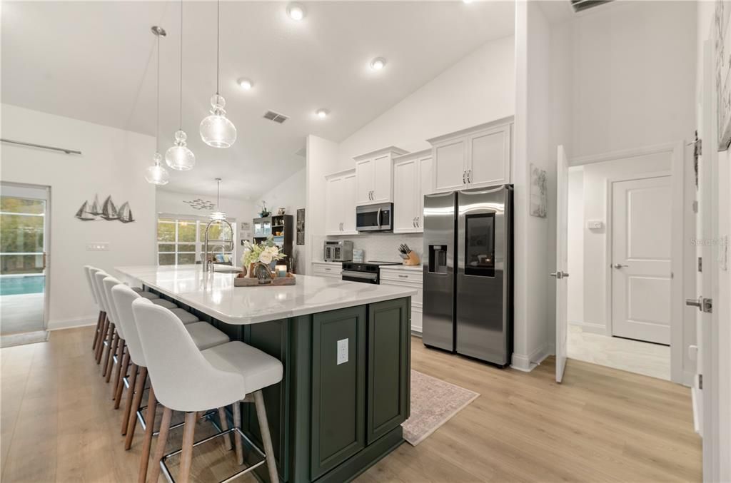 En Venta: $545,000 (4 camas, 3 baños, 2456 Pies cuadrados)