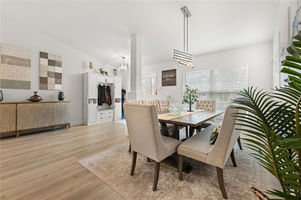 En Venta: $545,000 (4 camas, 3 baños, 2456 Pies cuadrados)