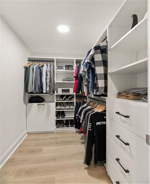 En Venta: $545,000 (4 camas, 3 baños, 2456 Pies cuadrados)