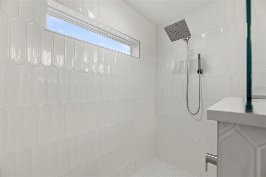 En Venta: $545,000 (4 camas, 3 baños, 2456 Pies cuadrados)