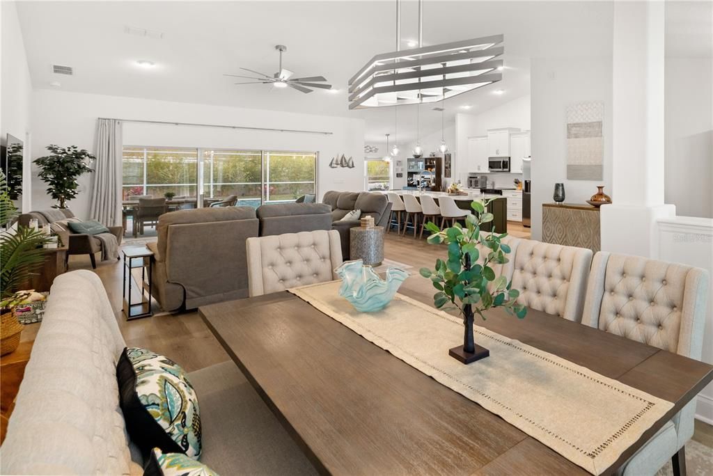 En Venta: $545,000 (4 camas, 3 baños, 2456 Pies cuadrados)