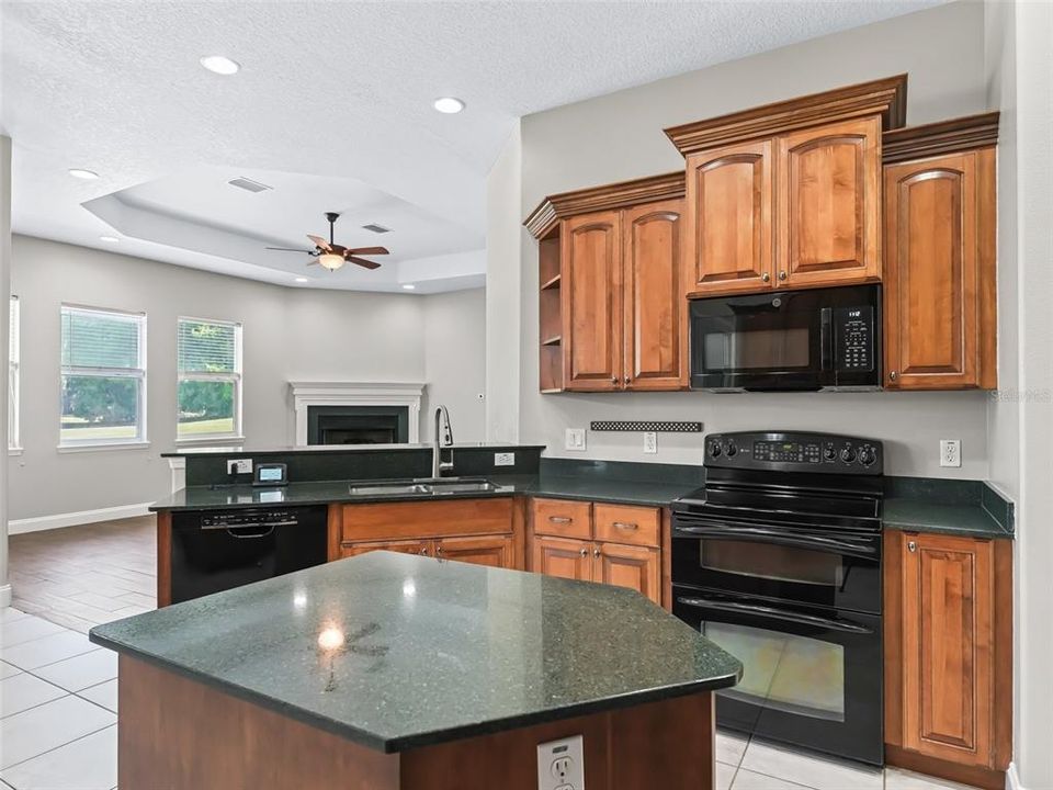 待售: $1,159,900 (3 贝兹, 2 浴室, 2551 平方英尺)