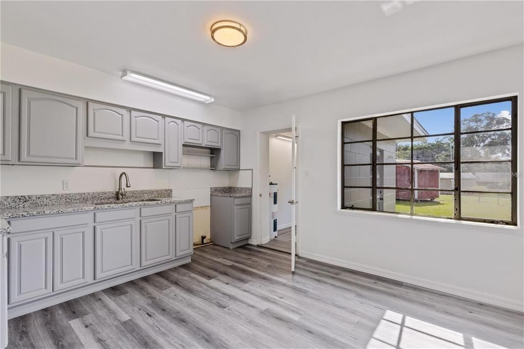 For Rent: $1,800 (2 beds, 1 baths, 1246 Square Feet)