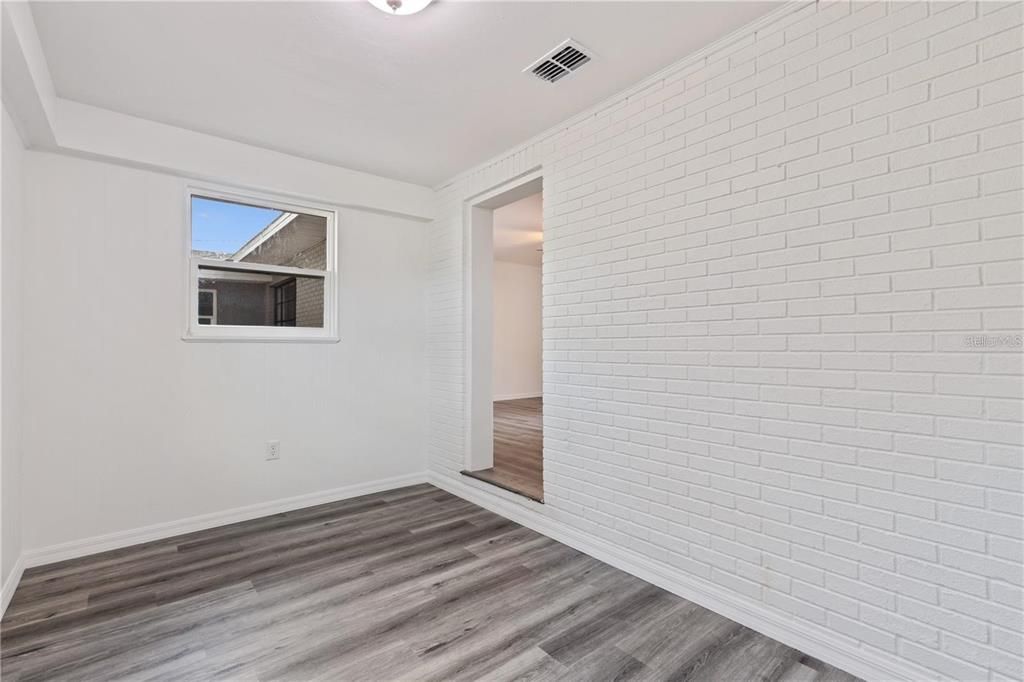 For Rent: $1,800 (2 beds, 1 baths, 1246 Square Feet)