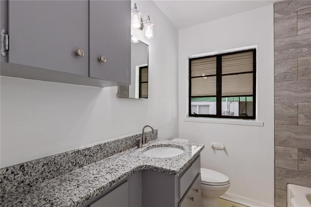 For Rent: $1,800 (2 beds, 1 baths, 1246 Square Feet)