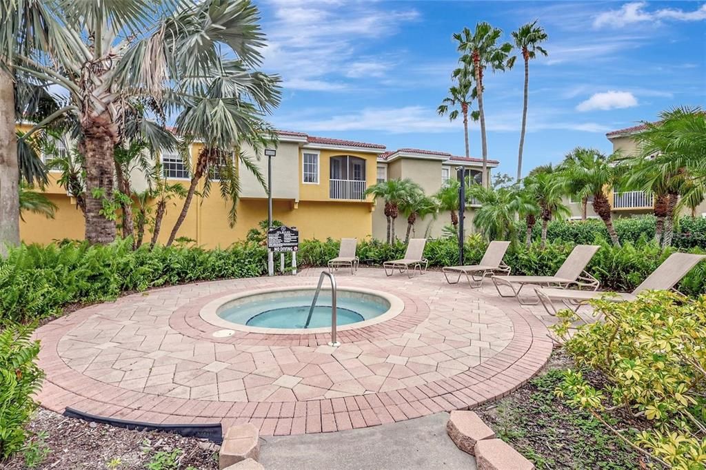 For Rent: $2,100 (2 beds, 2 baths, 1241 Square Feet)