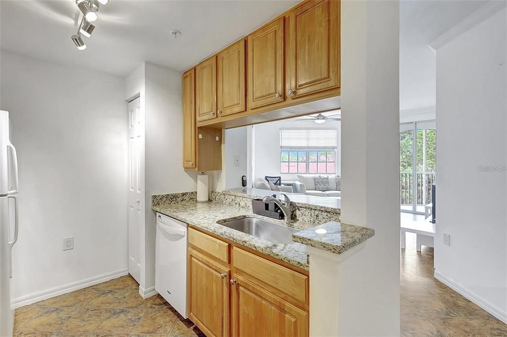 For Rent: $2,100 (2 beds, 2 baths, 1241 Square Feet)