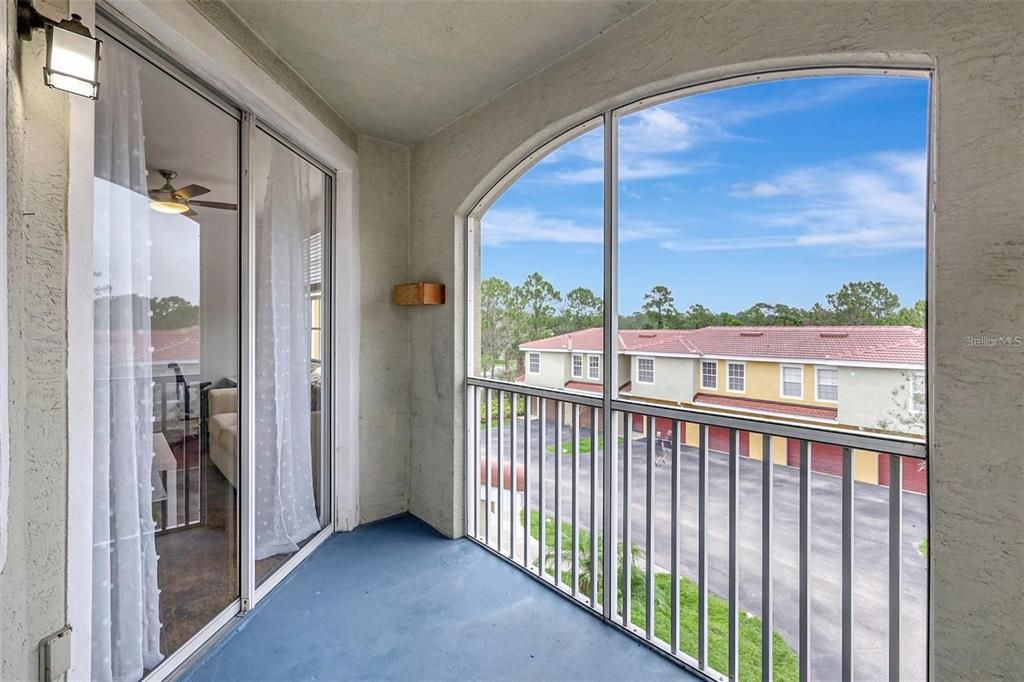 For Rent: $2,100 (2 beds, 2 baths, 1241 Square Feet)