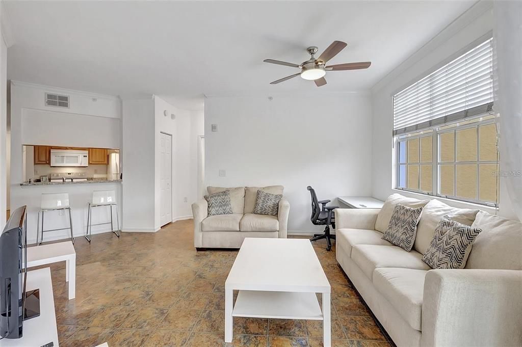 For Rent: $2,100 (2 beds, 2 baths, 1241 Square Feet)