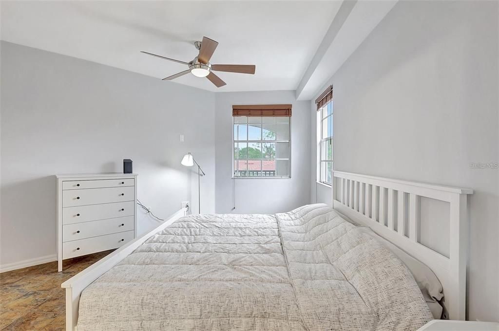 For Rent: $2,100 (2 beds, 2 baths, 1241 Square Feet)