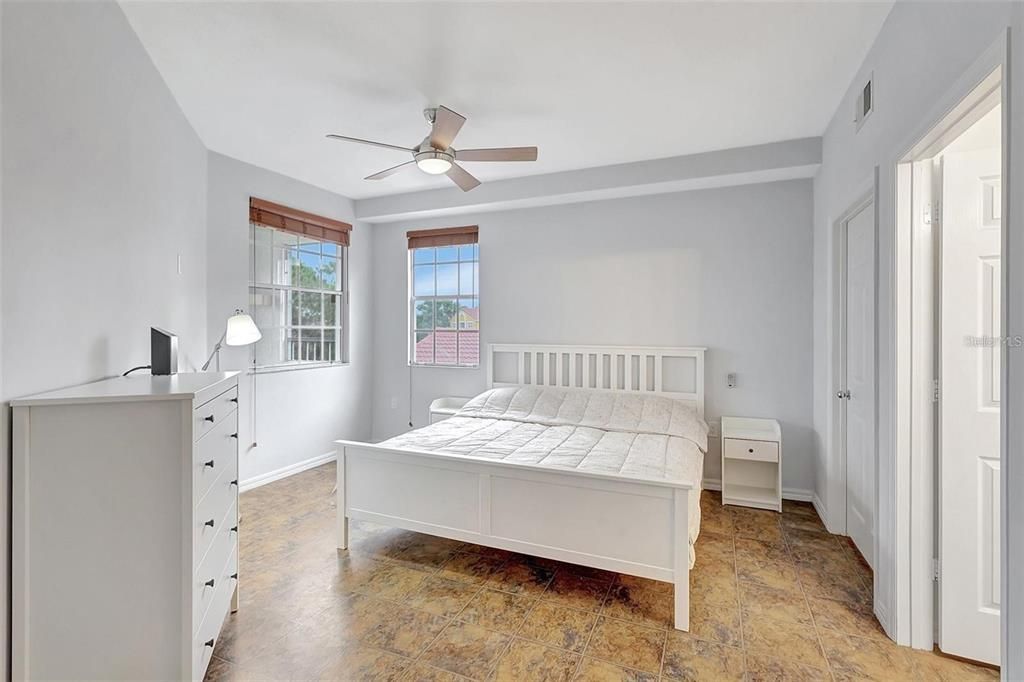 For Rent: $2,100 (2 beds, 2 baths, 1241 Square Feet)