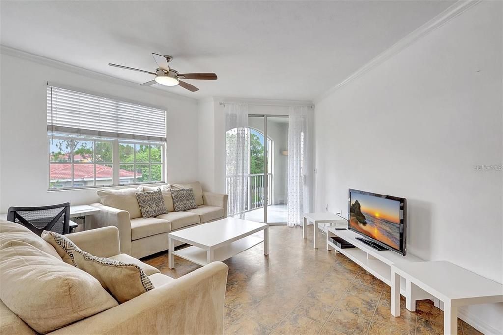 For Rent: $2,100 (2 beds, 2 baths, 1241 Square Feet)