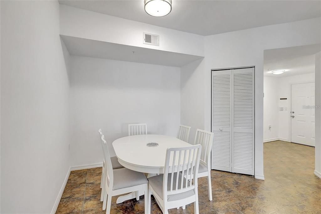 For Rent: $2,100 (2 beds, 2 baths, 1241 Square Feet)