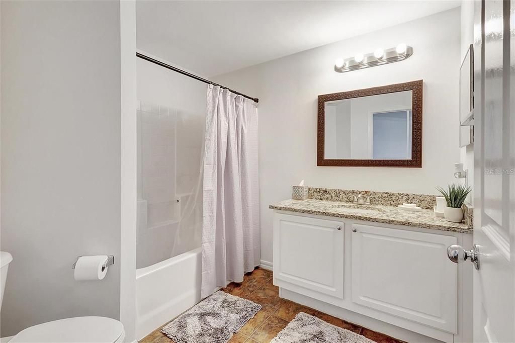 For Rent: $2,100 (2 beds, 2 baths, 1241 Square Feet)