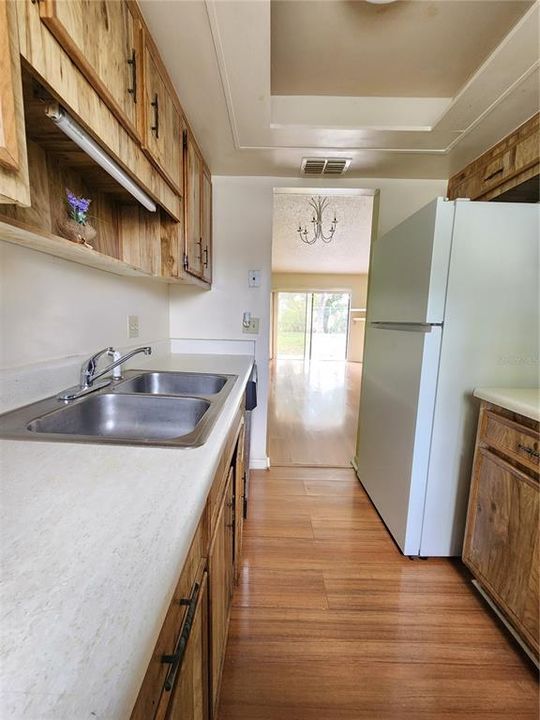 For Sale: $244,900 (2 beds, 2 baths, 950 Square Feet)