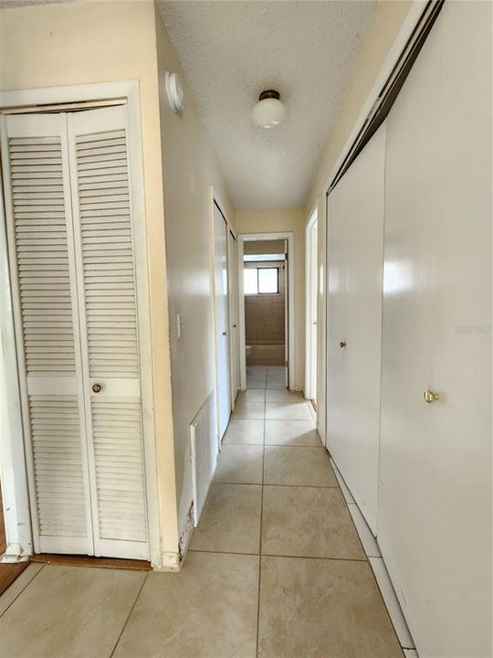 For Sale: $244,900 (2 beds, 2 baths, 950 Square Feet)