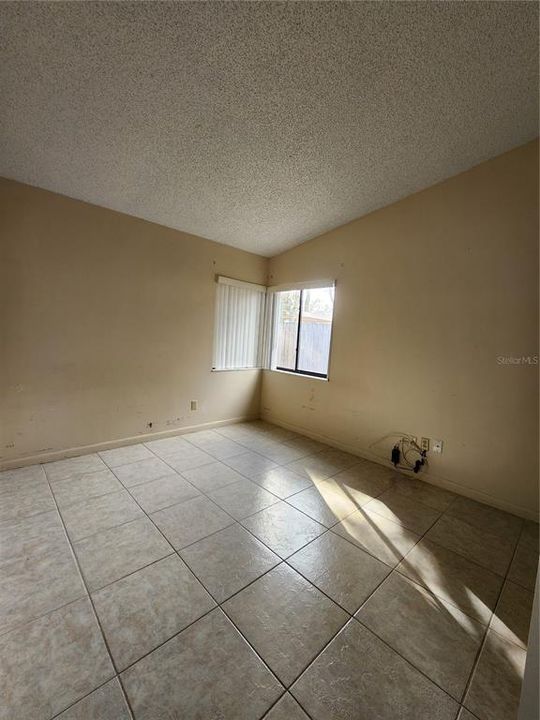 For Sale: $244,900 (2 beds, 2 baths, 950 Square Feet)