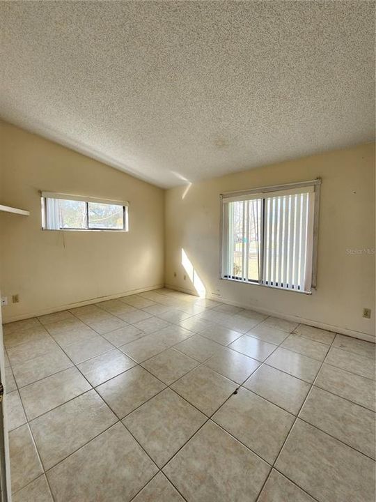 For Sale: $244,900 (2 beds, 2 baths, 950 Square Feet)