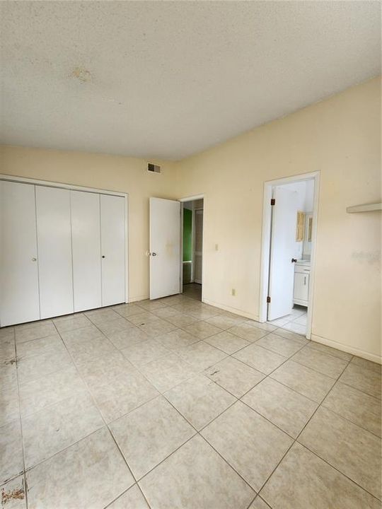 For Sale: $244,900 (2 beds, 2 baths, 950 Square Feet)