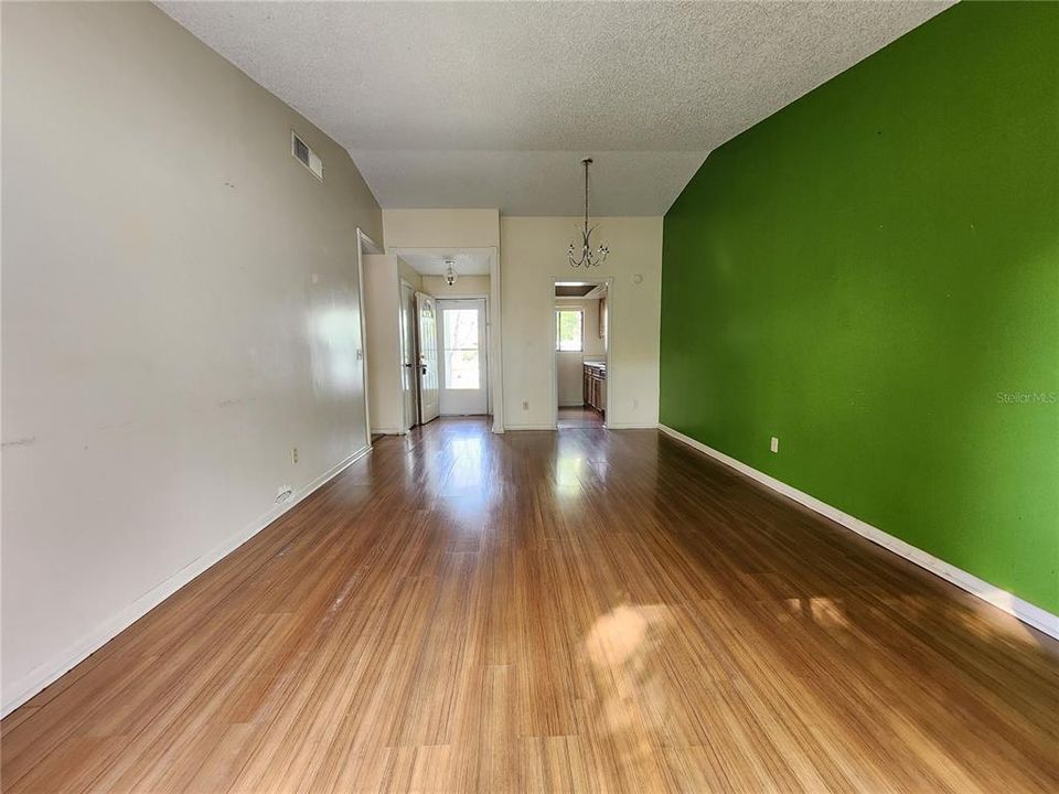 For Sale: $244,900 (2 beds, 2 baths, 950 Square Feet)