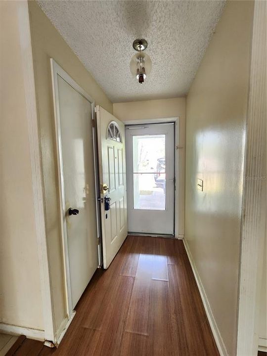 For Sale: $244,900 (2 beds, 2 baths, 950 Square Feet)