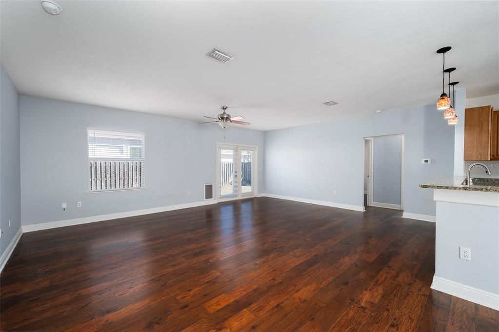 For Sale: $339,000 (3 beds, 2 baths, 1684 Square Feet)
