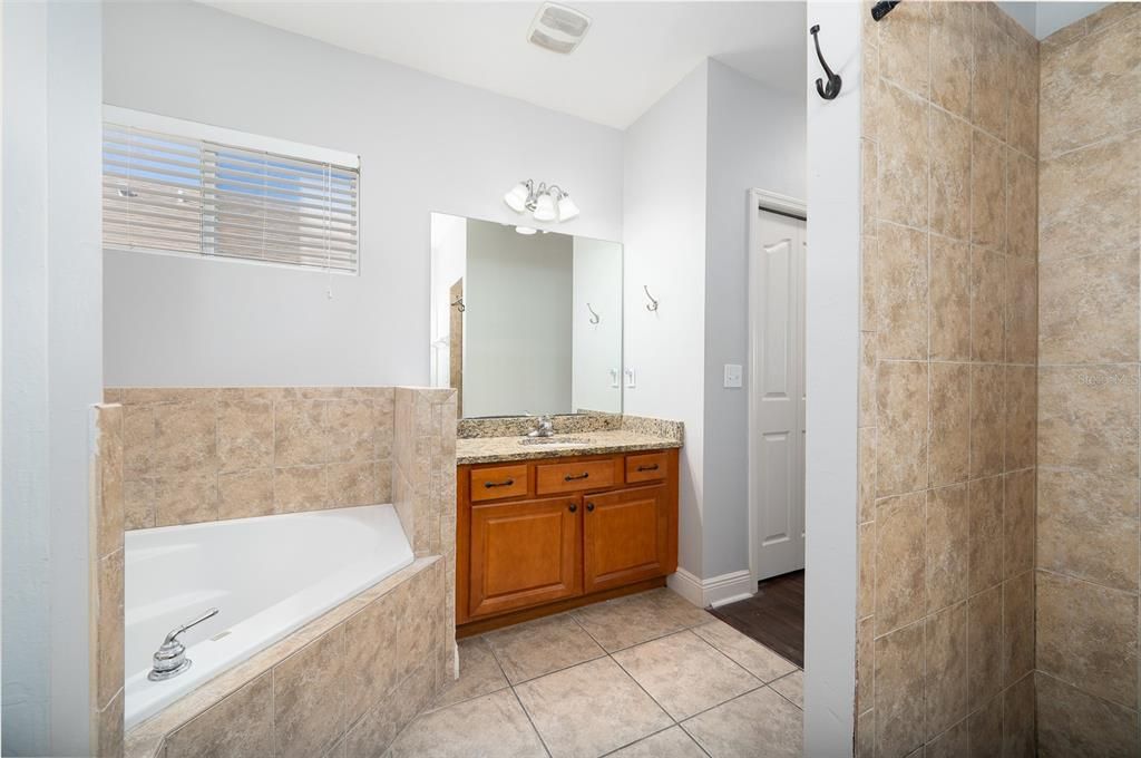 For Sale: $339,000 (3 beds, 2 baths, 1684 Square Feet)